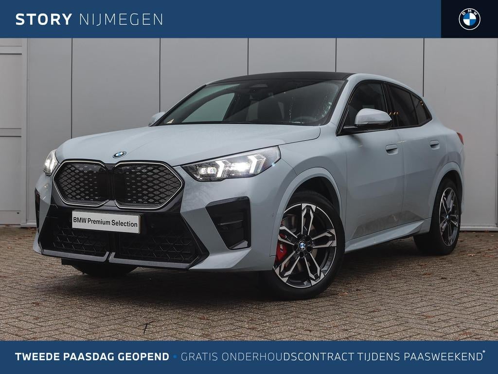 BMW iX2 eDrive20 High Executive M Sport / Panoramadak / Trek, 478 km, X2, Met garantie (alle), 24 min