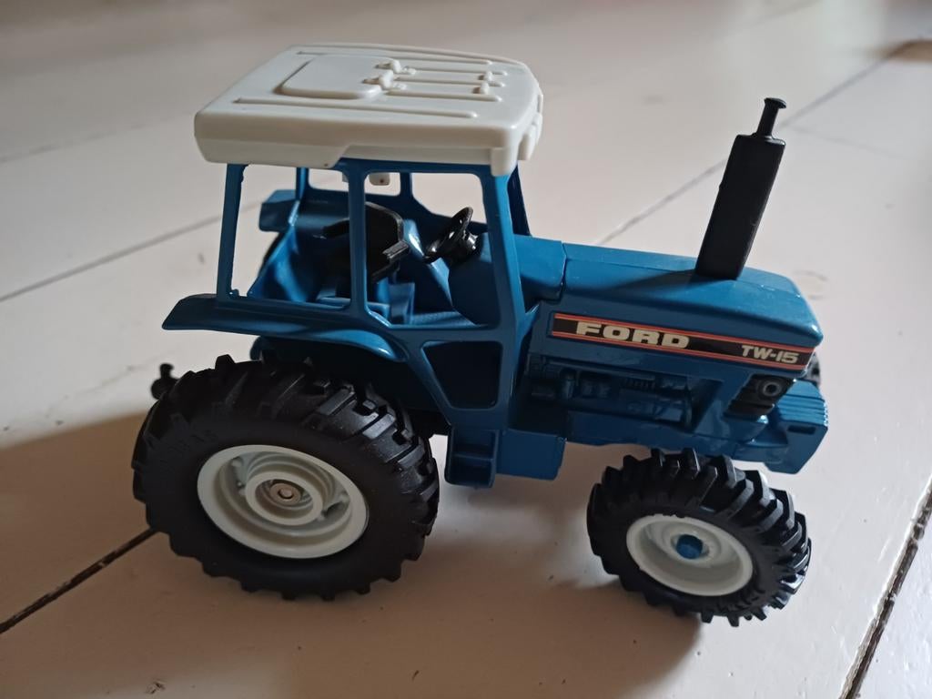 Miniatuur tractor Ford TW-15 inclusief Aanhanger, Ophalen of Verzenden, Tractor of Landbouw, Overige merken
