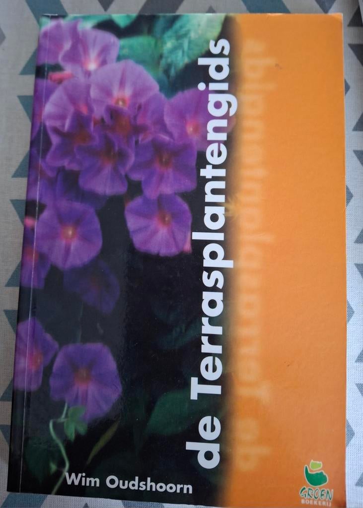 De Terrasplantengids - Wim Oudshoorn, Ophalen of Verzenden, Gelezen, Wim Oudshoorn, Tuinieren en Tuinplanten