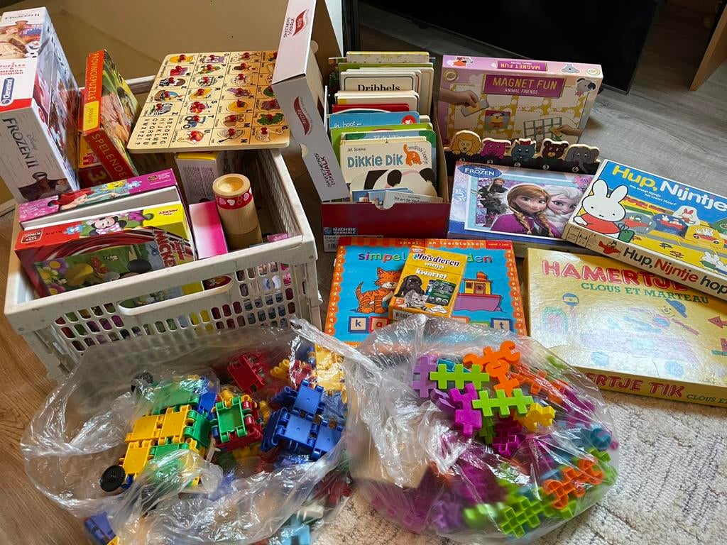 Spelletjes, boekjes, puzzels,  clicks , bouwstenen, Ophalen, Zo goed als nieuw