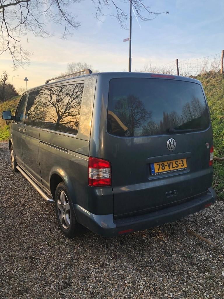 VW Transporter T5 2.5TDI Automaat|128 kW |2008|5 zitplaatsen, Auto's, Zwart, Volkswagen, 2020 kg, Parkeersensor