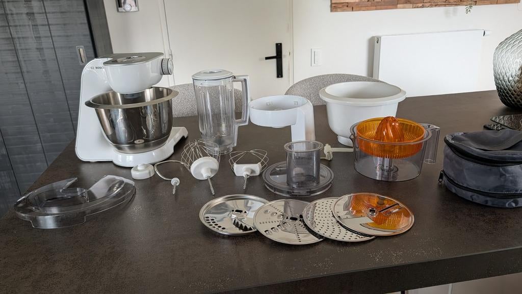 Keukenmachine Bosch MUM5 (1000W) | 2 Kommen, Blender & Acc, Ophalen of Verzenden, Zo goed als nieuw, Vaatwasserbestendig, 3 snelheden of meer