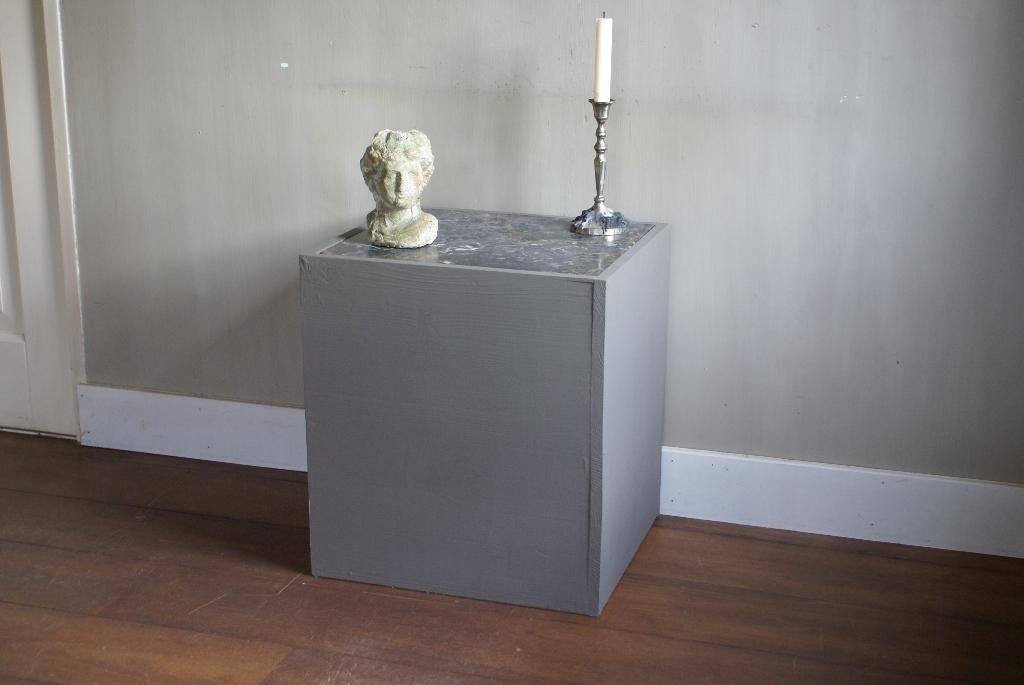 Brocante - Bijzet-bloktafel met marmeren plaat!, Ophalen, Gebruikt