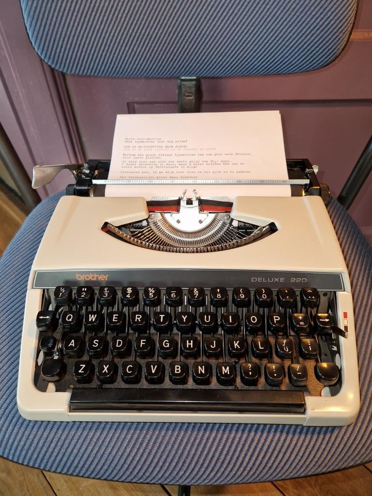 Typmachine schrijfmachine Brother DELUXE 220, Ophalen of Verzenden, Gebruikt