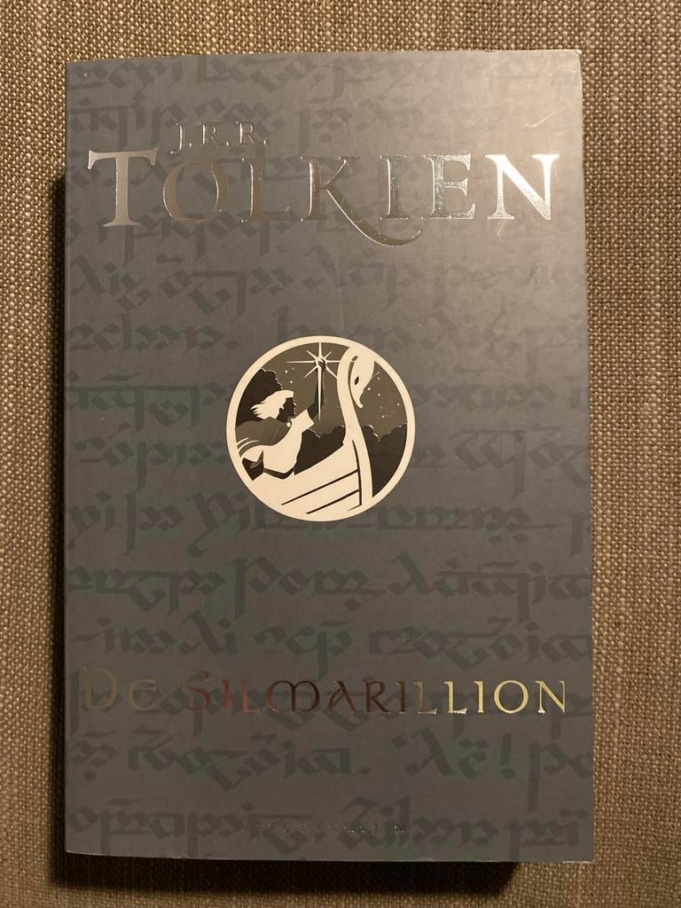 De Silmarillion - J.R.R. Tolkien, Ophalen of Verzenden, Zo goed als nieuw