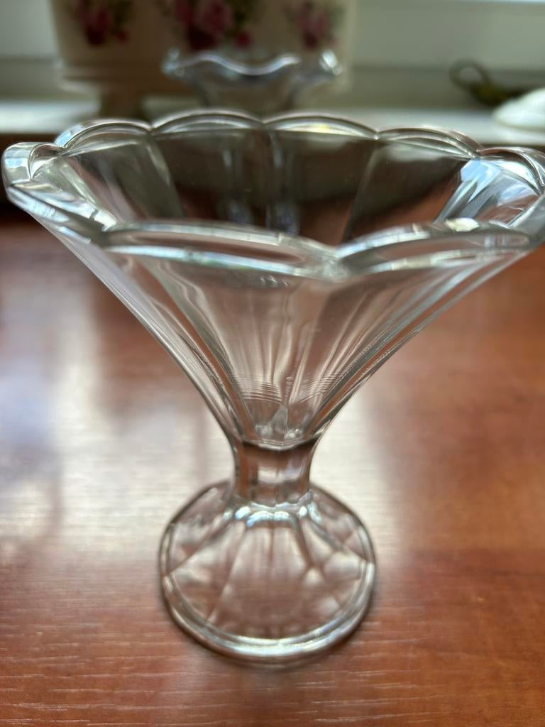 4 Glazen ijscoupes‼️, Ophalen of Verzenden, Glas, Overige stijlen, Glas of Glazen