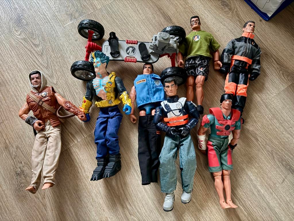 Zeven Action Man figuren met auto, Ophalen, Gebruikt