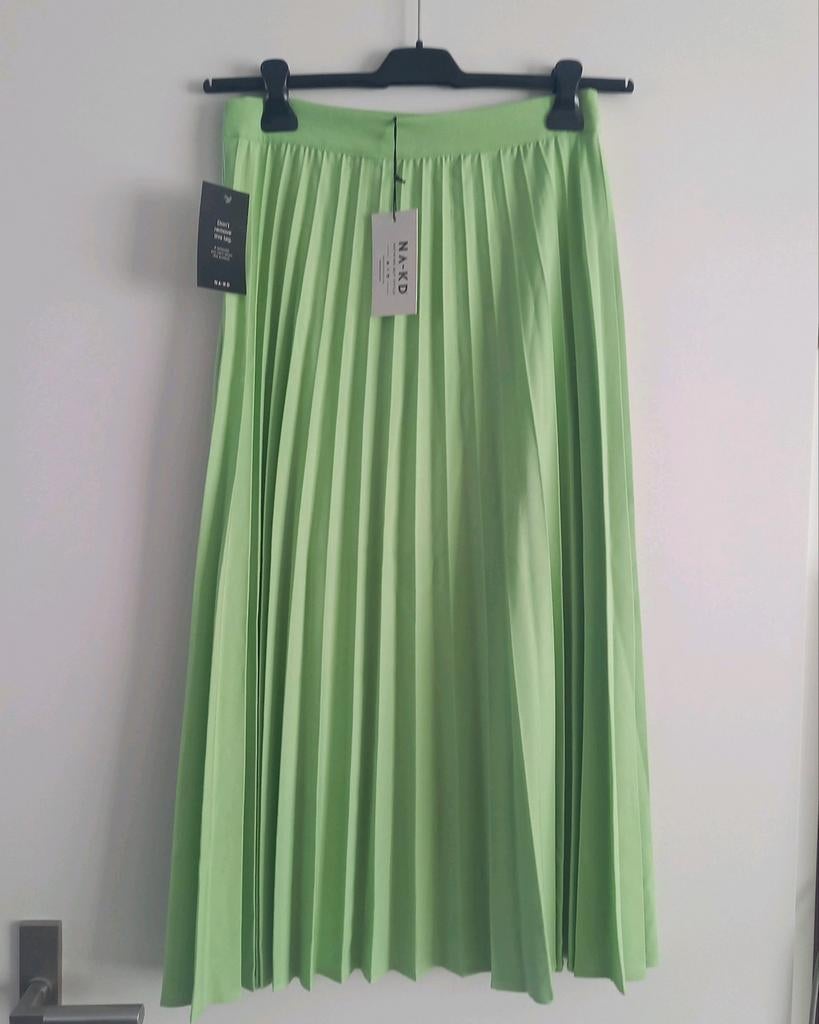 Gave NA-KD rok plisse pistache mt 38/M nieuw, Maat 38/40 (M), NA-KD, Nieuw, Ophalen of Verzenden