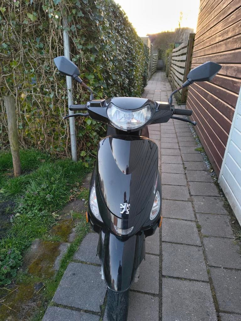 Peugeot V-Clic 2011 - Zwarte Scooter, Gebruikt, Overige modellen, Maximaal 45 km/u, Ophalen of Verzenden