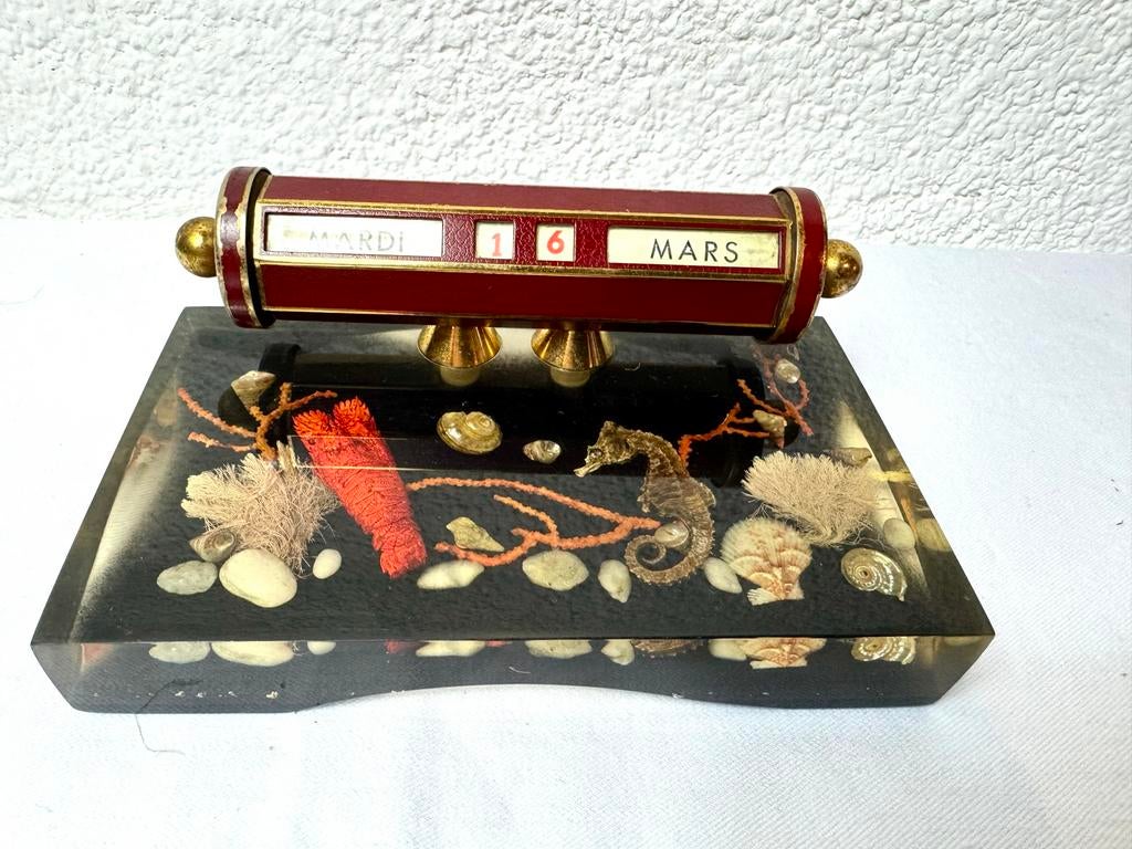 Vintage Tafelkalender met Zeepaardje, Schelpjes en Koraal, Huis en Inrichting, Woonaccessoires | Klokken, Gebruikt, Wekker of Tafelklok