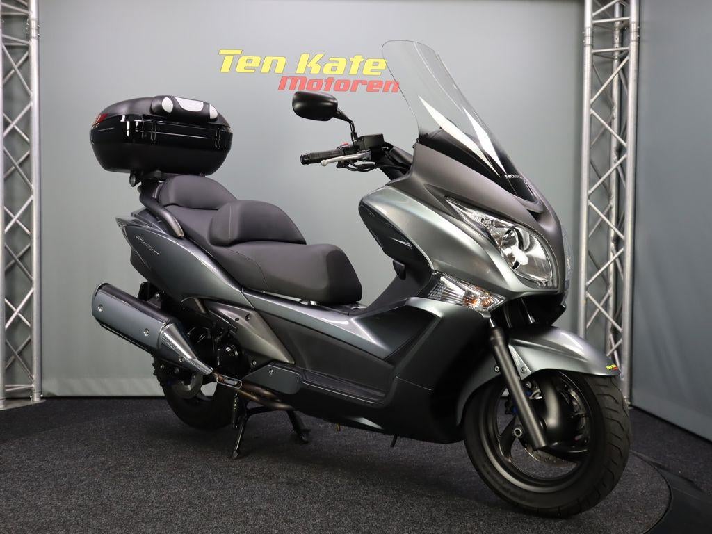 Honda FJS 400 Silverwing - foto 2