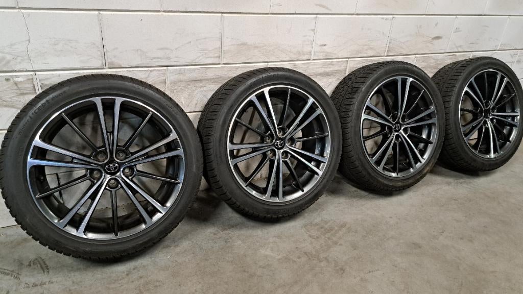 Orig bi-color velgen Toyota Yaris GT86 Subaru BRZ 215/45/17, Auto-onderdelen, Banden en Velgen, Gebruikt, 15 inch, Banden en Velgen