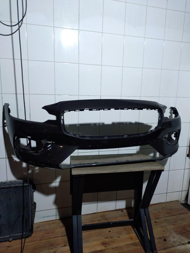 Volvo V60 S60 Voorbumper 31690589, Auto-onderdelen, Gebruikt, Voor, Ophalen of Verzenden, Volvo