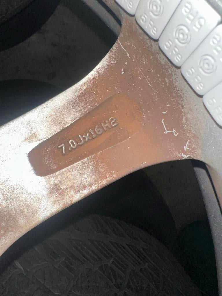 Winterbanden 16 inch set Mitsubishi Outlander, 16 inch, Banden en Velgen, Terreinwagen, Gebruikt