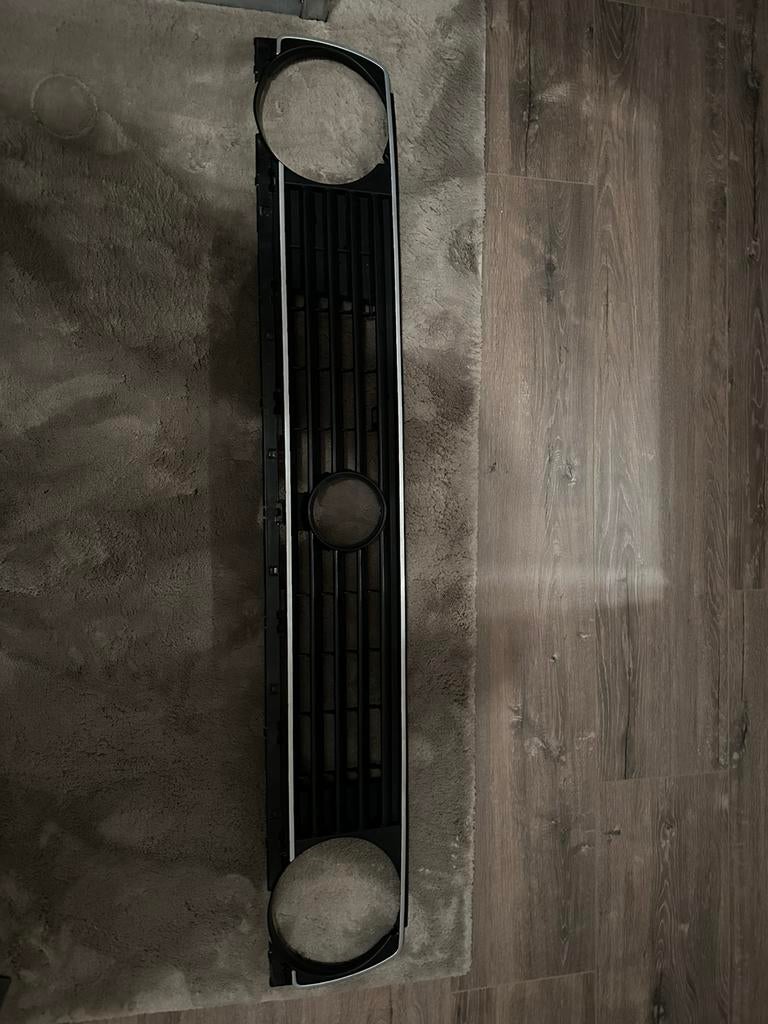 Golf 2 mk2 enkele grill met zilveren bies, Auto-onderdelen, Carrosserie en Plaatwerk, Ophalen, Bumper