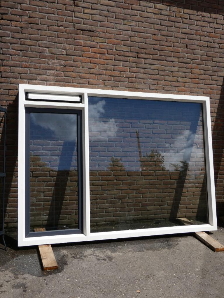 Kunststof raamkozijn met draai kiep systeem(259,5cm x 184cm), Ophalen, Kunststof, Gebruikt, 150 tot 225 cm