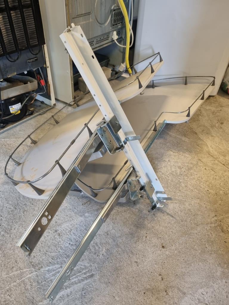 Hoekkeuken kast carrousel met uittrekbare planken, Huis en Inrichting, Keuken | Keukenelementen, Gebruikt, Ophalen