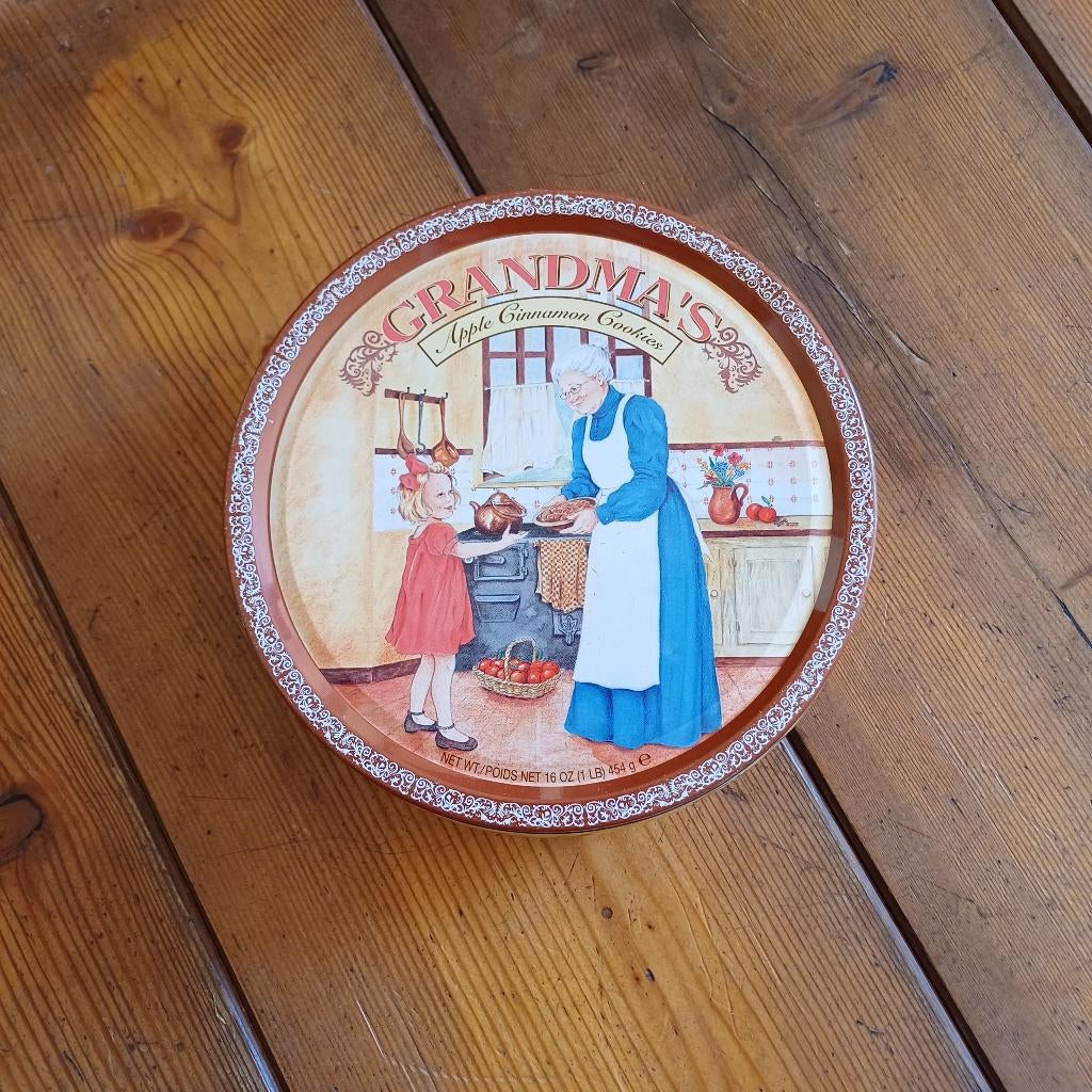 Blik Grandma’s apple cinnamon cookies, Verzamelen, Blikken, Ophalen of Verzenden, Gebruikt, Koek(jes), Overige merken