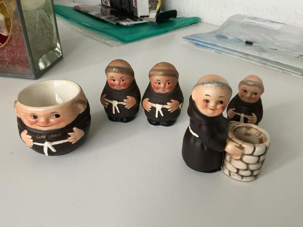 Hummel Goebel Patertjes, 5stuks, met zout en peper strooier., Ophalen of Verzenden, Zo goed als nieuw, Hummel