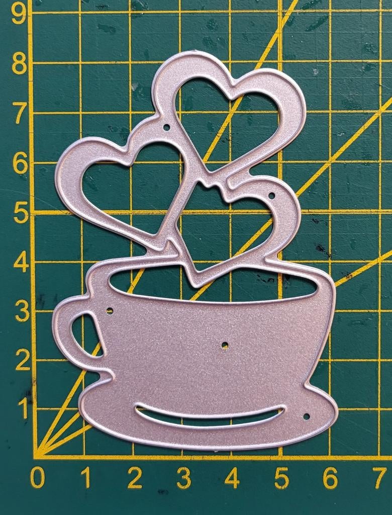 Snijmal  thee/ koffiekopje met hartjes, Ophalen of Verzenden, Nieuw, Overige thema's, Pons of Mal