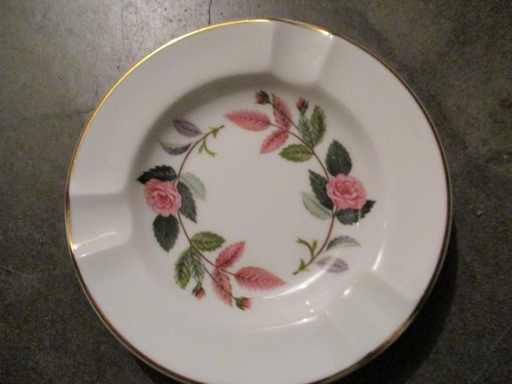 Wedgwood asbakje, met roosmotief, Ophalen of Verzenden, Zo goed als nieuw