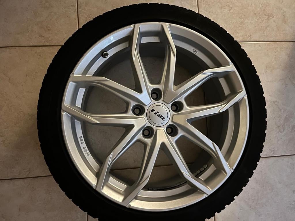 Vredestein 225/40 R18 Winterbanden - Toyota Corolla, Ophalen, Gebruikt