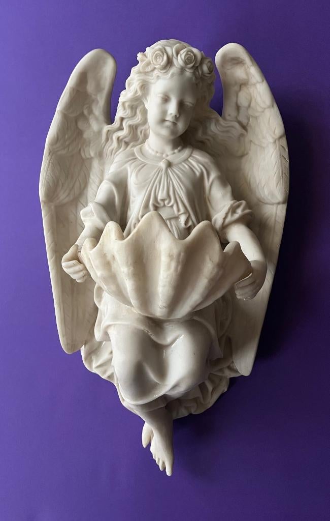 Engel wijwaterbeeld, Ophalen