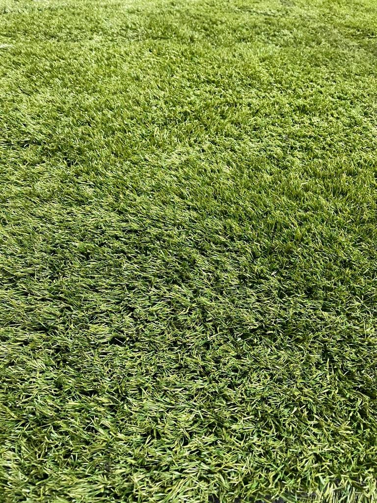 16m2 Kunstgras. Nog als nieuw! (4m x 4m) €128,-