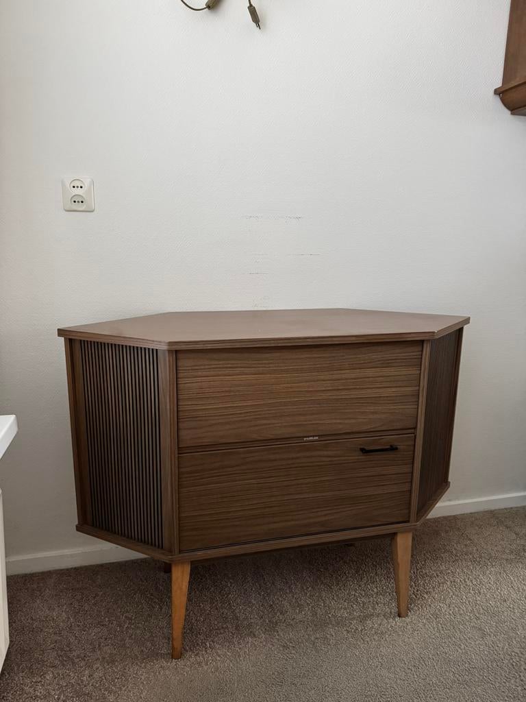 Rosita -Vintage Audio meubel. Radio werkt, platenspeler niet, Ophalen, Zo goed als nieuw, 50 tot 100 cm