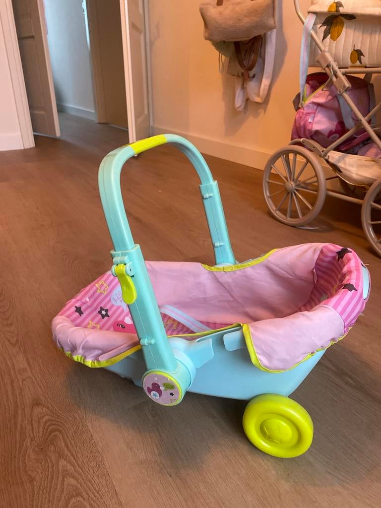 Babyborn maxicosi autostoeltje met wielen, Kinderen en Baby's, Speelgoed | Poppen, Ophalen, Zo goed als nieuw, Babypop