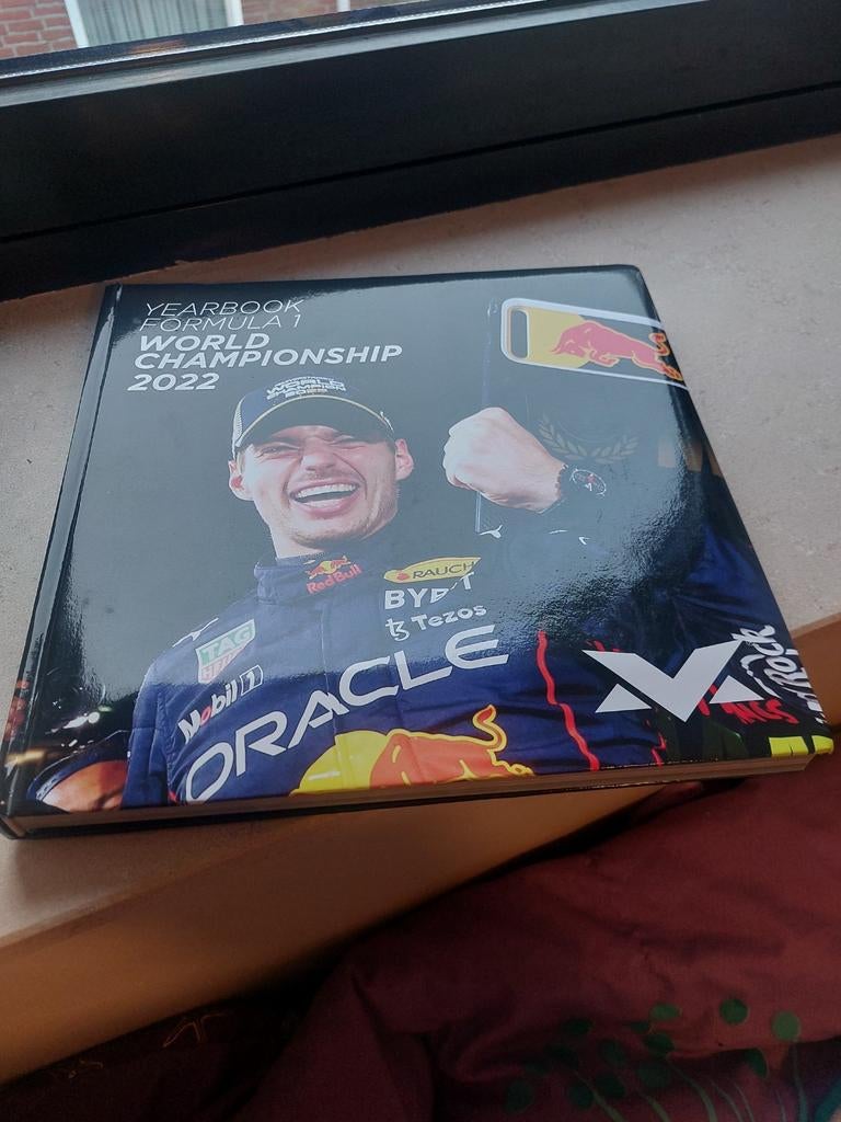 Max Verstappen Yearbook Formula 1 2022, Ophalen of Verzenden, Zo goed als nieuw