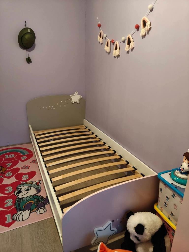 Kinderbed 1-persoons Stella 90x200
Meisjesbed, Kinderen en Baby's, Kinderkamer | Bedden, Ophalen, 85 tot 100 cm, Zo goed als nieuw
