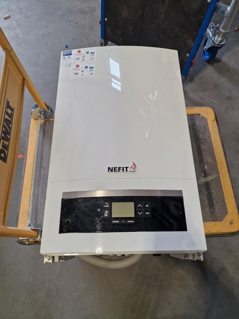 Nefit Trendline HRC30 CW5 uit 2015, Doe-het-zelf en Verbouw, Geisers en Boilers, Ophalen, Gebruikt, Amsterdam, Aardgas