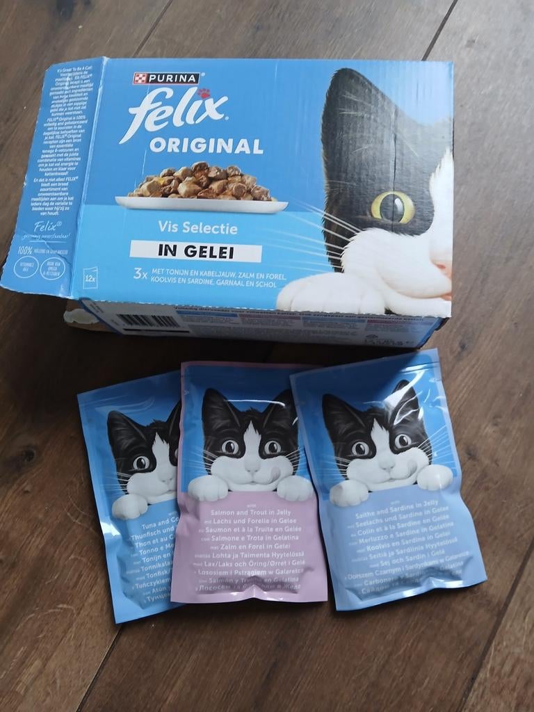 Kitten vleesl en kitten speeltjes, Dieren en Toebehoren, Ophalen of Verzenden