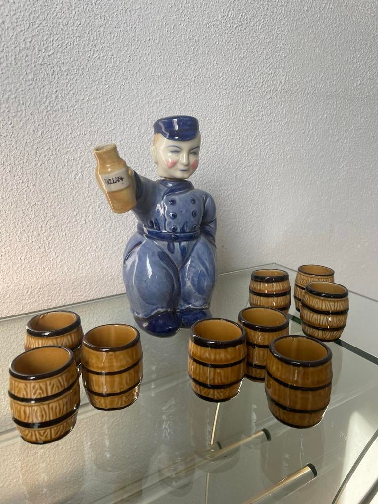 Oude jenever kruik met borrel tonnetjes, Ophalen