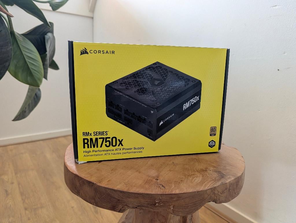 Corsair RM750x Power Supply / Voeding met Premium Cable Kit, Computers en Software, Interne voedingen, Gebruikt, Ophalen of Verzenden
