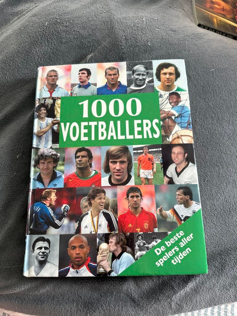 1000 Voetballers: De beste spelers aller tijden, Ophalen of Verzenden, Gelezen, Balsport