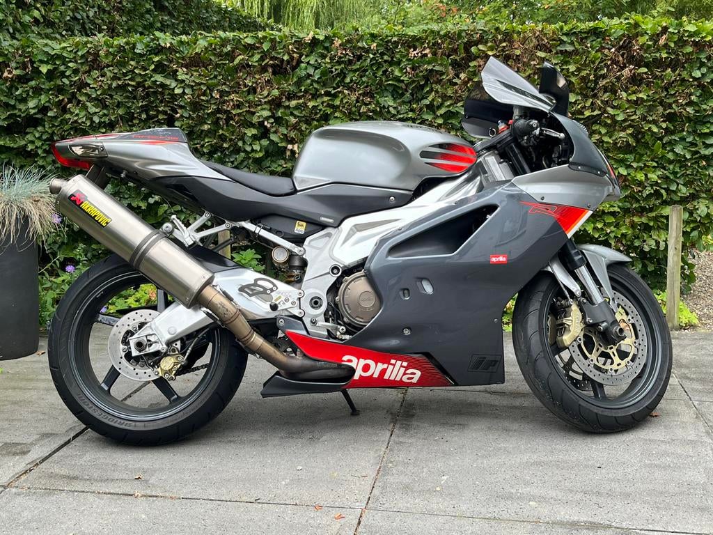 RSV 1000R | Aprilia | Supersport | Akrapoviç, 2 cilinders, Sportuitlaat, Motorrijbewijs A, Super Sport