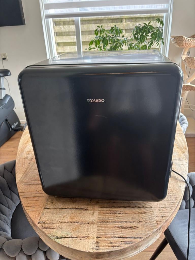 Tomado Mini Koelkast met Vriesvak - Ideaal voor Camping, Witgoed en Apparatuur, Koelkasten en IJskasten, Ophalen, Gebruikt, Minder dan 75 liter