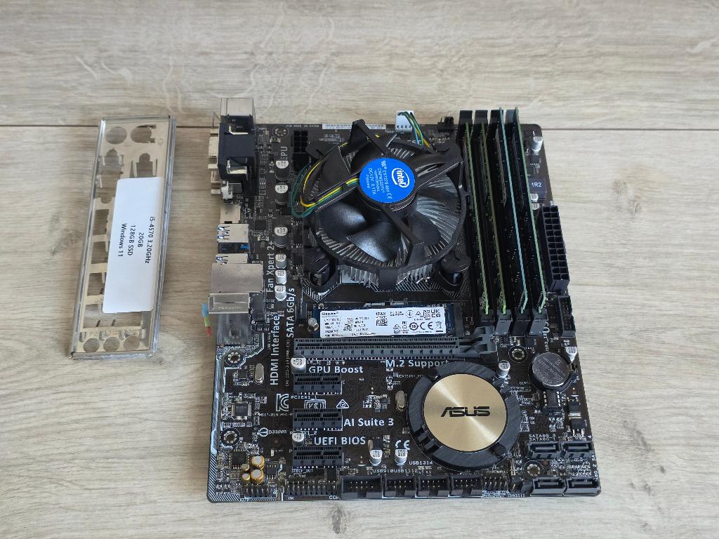 tk:Asus H97M-E Moederbord + Intel i5-4570 , 20GB Ram, SSD, Computers en Software, Moederborden, Gebruikt, DDR3, Ophalen of Verzenden