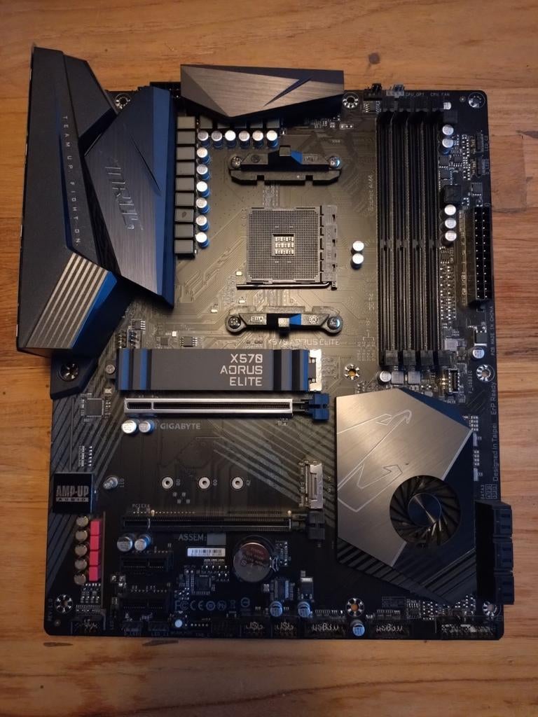Gigabyte X570 AORUS Elite, DDR4, Ophalen of Verzenden, Zo goed als nieuw, Socket AM4