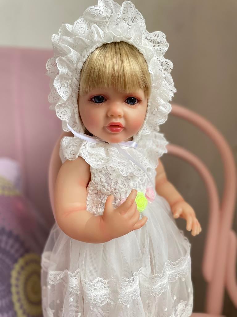 Lieve staande meisjespop, Ophalen of Verzenden, Zo goed als nieuw, Pop