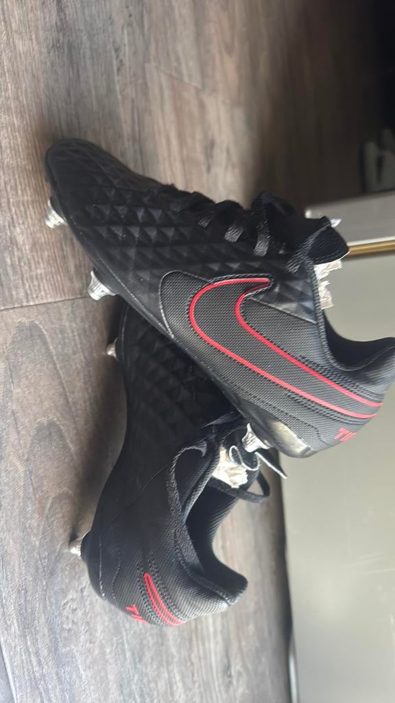 Nike tiempo 38, Sport en Fitness, Voetbal, Maat XS of kleiner, Ophalen of Verzenden, Zo goed als nieuw, Schoenen