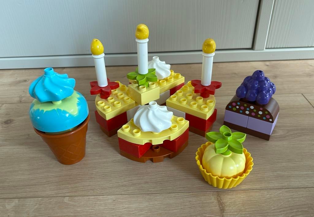 Duplo verjaardags feestje, Ophalen of Verzenden, Zo goed als nieuw, Complete set, Duplo