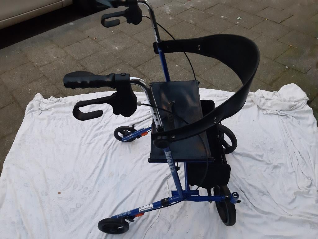 Hugo rollator blauw- zwart in prima staat, Ophalen, Opvouwbaar, Gebruikt