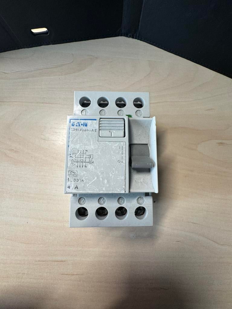 Eaton aardlekschakelaar 40A 30mA 4-polig 2 stuks (1.1), Ophalen of Verzenden, Gebruikt