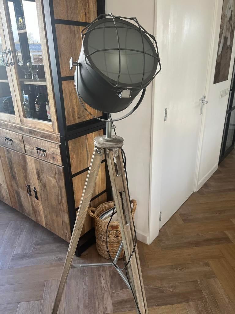 Vloerlamp driepoot en metalen kap, Ophalen, Gebruikt, Hout, 150 tot 200 cm