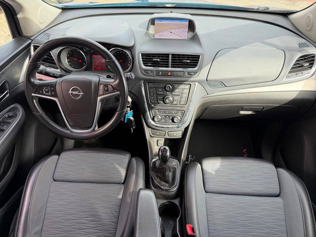Opel Mokka 1.4 T Cosmo / Camera / Leder / Navi / PDC / NAP, Auto's, Voorwielaandrijving, Gebruikt, 4 cilinders, Met garantie (alle)