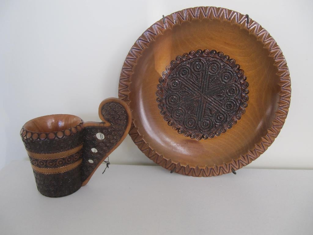 Pools houtsnijwerk bord en beker, Ophalen of Verzenden