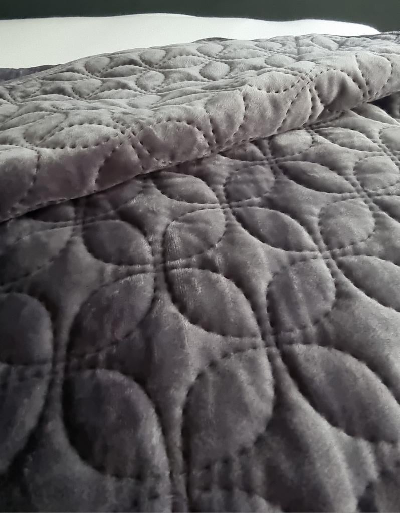 Luxe sprei. NIEUW!, Huis en Inrichting, Overige typen, Ophalen of Verzenden, Grijs, Nieuw